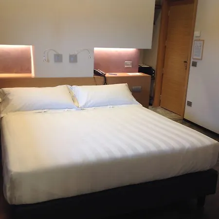 Western Major Hotel
